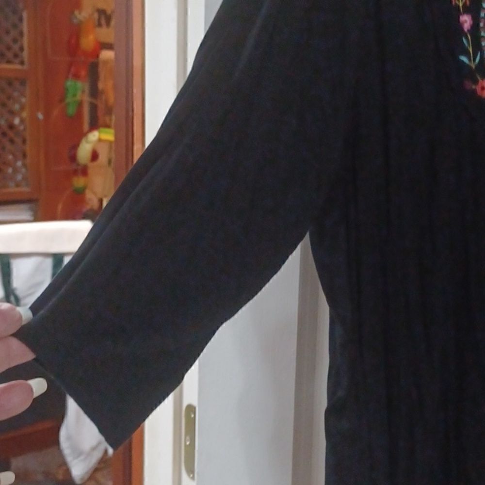 Black Embroidered Top by Even - Picture 6 of 7